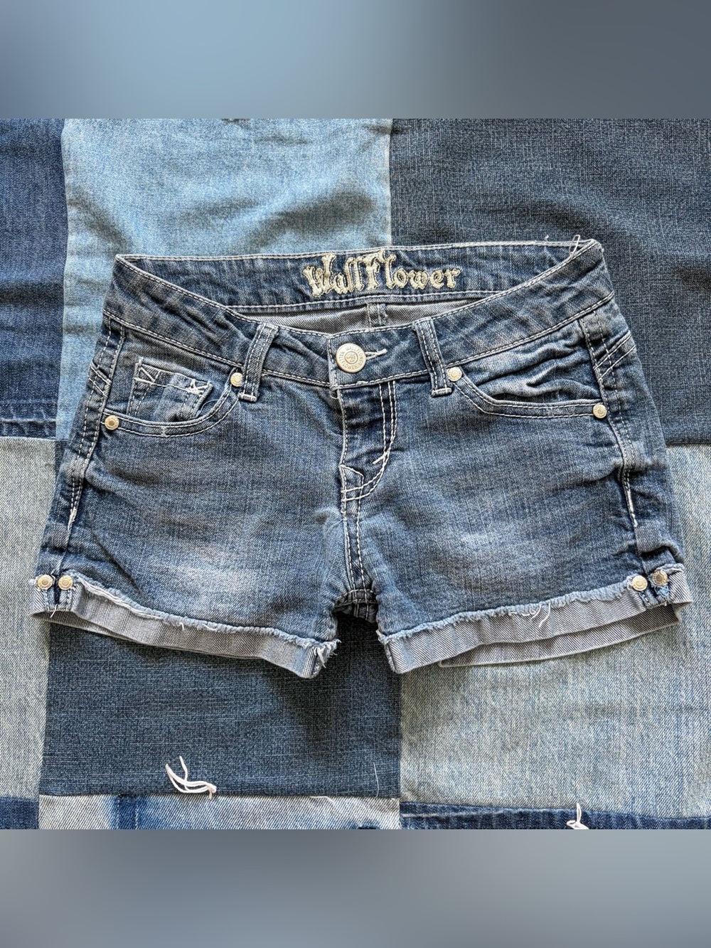 wallflower vintage y2k low rise mini denim shorts size 0